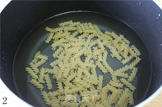 【鲜虾椰浆焗意面】椰浆和海鲜碰撞出的美味的做法步骤:2