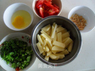 酱油土豆炒饭的做法步骤:2