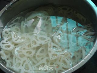 夏季最清新的下饭菜——葱香鲜藕片的做法步骤：3