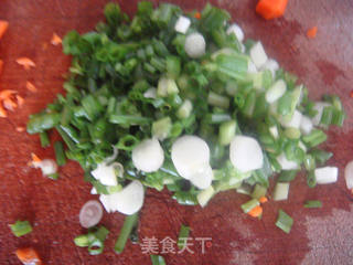 胡萝卜葱油饼的做法步骤:2