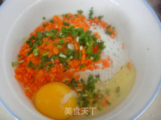 胡萝卜葱油饼的做法步骤:4