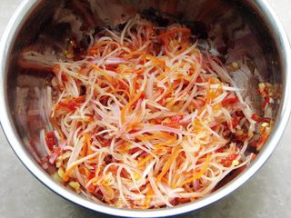 韩国料理家常泡菜——青辣椒包馅泡菜的做法步骤:4