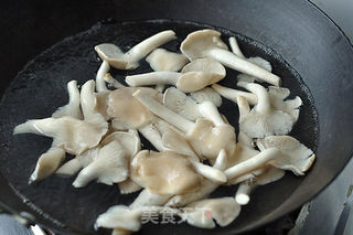 山药鸡爪汤的做法步骤:2