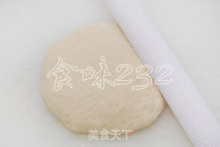 牛肉粒罗勒披萨的做法步骤:7
