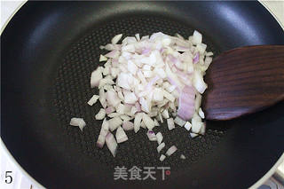 【椰浆烤肠香菇披萨】浓郁的椰浆披萨酱的做法步骤:5