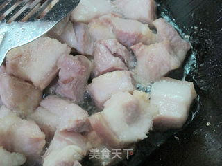 看江西人如何用最简单的方法做出美味肉荤:腐竹红烧肉的做法步骤:3
