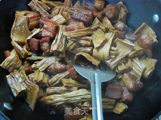 看江西人如何用最简单的方法做出美味肉荤:腐竹红烧肉的做法步骤:8