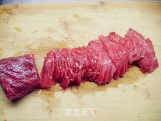 水煮牛肉的做法步骤：1