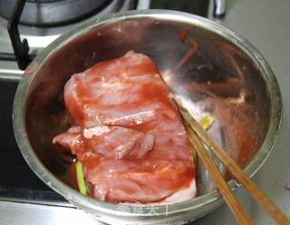 蜜汁叉烧肉的做法步骤:2