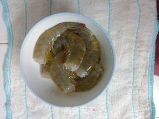 蒜蓉蒸虾---煮蛋器版的做法步骤：1