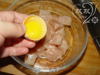 巧用平底锅做烧烤风味鸡肉串——叉烧鸡肉串的做法步骤:3