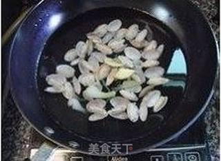 满口的浓郁酱汁-----咖喱酱花蛤的做法步骤:3