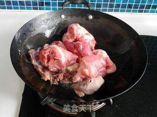 杏鲍菇棒骨炖鸡块的做法步骤:5