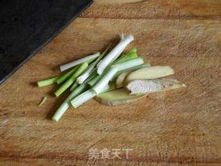 杏鲍菇棒骨炖鸡块的做法步骤:4