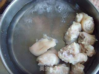 补气养血--- 花生猪蹄汤的做法步骤:3