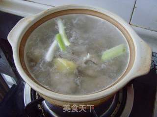 补气养血--- 花生猪蹄汤的做法步骤:4