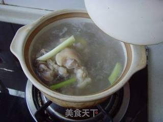 补气养血--- 花生猪蹄汤的做法步骤:5