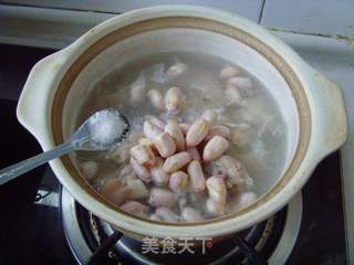 补气养血--- 花生猪蹄汤的做法步骤:6