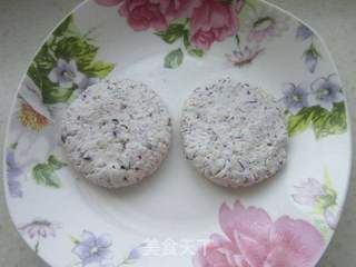 电饼铛煎紫色玉米小饼的做法步骤:8