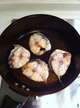 【贡菜半煎煮马鲛】的做法步骤:3