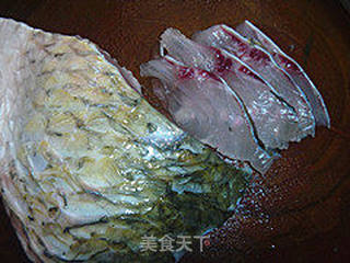 酸菜鱼(附鱼肉滑嫩小窍门)的做法步骤:2