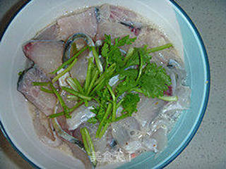 酸菜鱼(附鱼肉滑嫩小窍门)的做法步骤:5