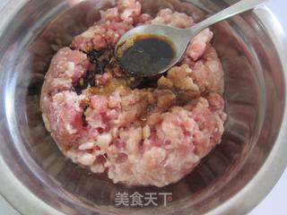 洋葱入菜很美味の【洋葱圈肉饼】的做法步骤：1