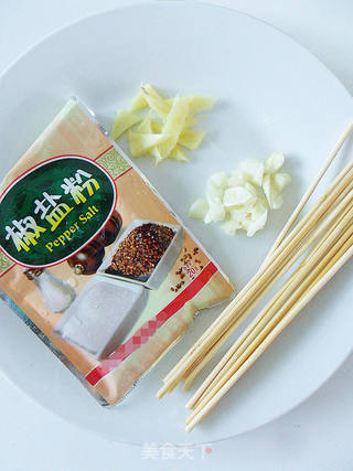 口口酥脆口口爱 【椒盐虾串】 (零难度)的做法步骤:2