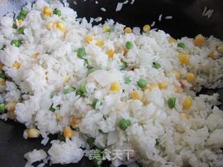 玉米虾仁蛋炒饭的做法步骤:10
