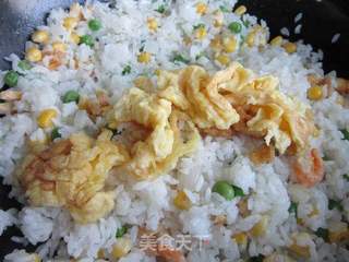 玉米虾仁蛋炒饭的做法步骤：12