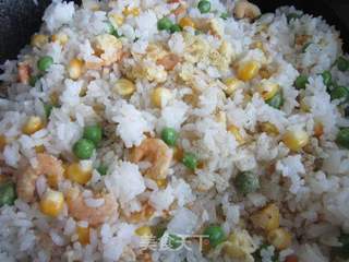玉米虾仁蛋炒饭的做法步骤:13