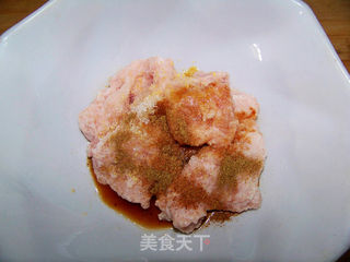 心蓝手制私房菜【金底鲜肉锅贴】——爸爸,给我讲故事吧的做法步骤:2