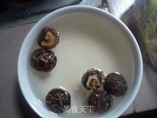 香菇豆腐的做法步骤：1