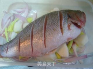 微波版泰式酱蒸鲈鱼的做法步骤：4