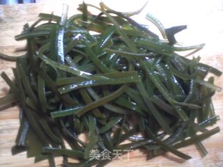 海带丝油豆腐烧香干豌豆的做法步骤：4