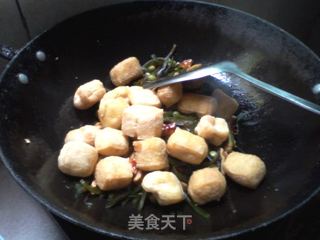 海带丝油豆腐烧香干豌豆的做法步骤：13