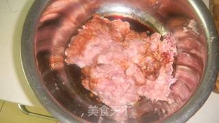 猪肉莲藕芹菜水饺的做法步骤：2