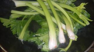 猪肉莲藕芹菜水饺的做法步骤：3