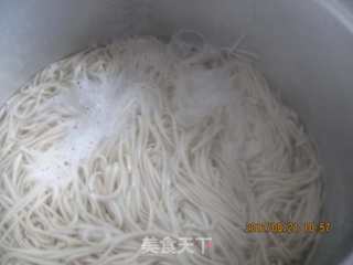 挂面也能做出美味炒面的做法步骤:2