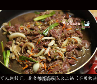 《韩式牛肉蘑菇粉条锅》的做法步骤:7