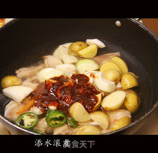 《韩式辣鸡锅》的做法步骤:7