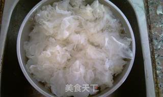 冰糖银耳莲子羹的做法步骤:3