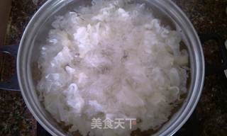 冰糖银耳莲子羹的做法步骤:13