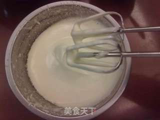 草莓酱夹心蛋糕的做法步骤：2