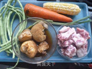 时蔬排骨汤的做法步骤：1