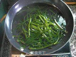 超廉价的营养素菜----【蒜香拌海带】的做法步骤:2