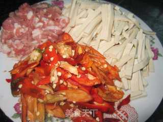 豆腐丝炒肉的做法步骤：1