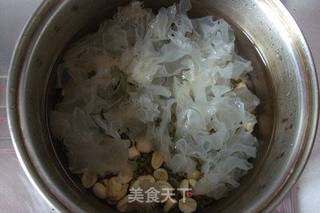 绿豆莲子银耳羹的做法步骤:6