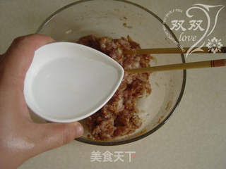 嗜肉族美女不容错过的美容美白菜——酿丝瓜的做法步骤:5