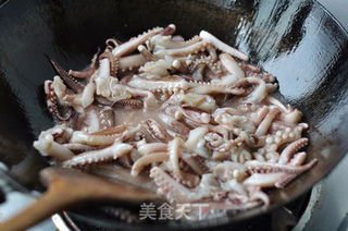 酱香鱿鱼须的做法步骤:5